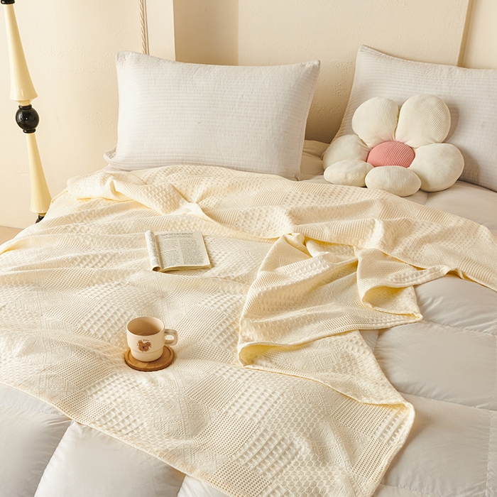 91家纺网 家纺一手货源 找家纺 悦然毛巾被 2026新款华夫格全棉纱布毛巾被夏凉被空调被 静居织语杏白