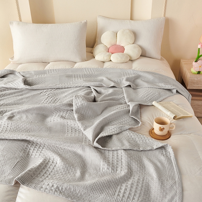 91家纺网 家纺一手货源 找家纺 悦然毛巾被 2026新款华夫格全棉纱布毛巾被夏凉被空调被 静居织语浅灰
