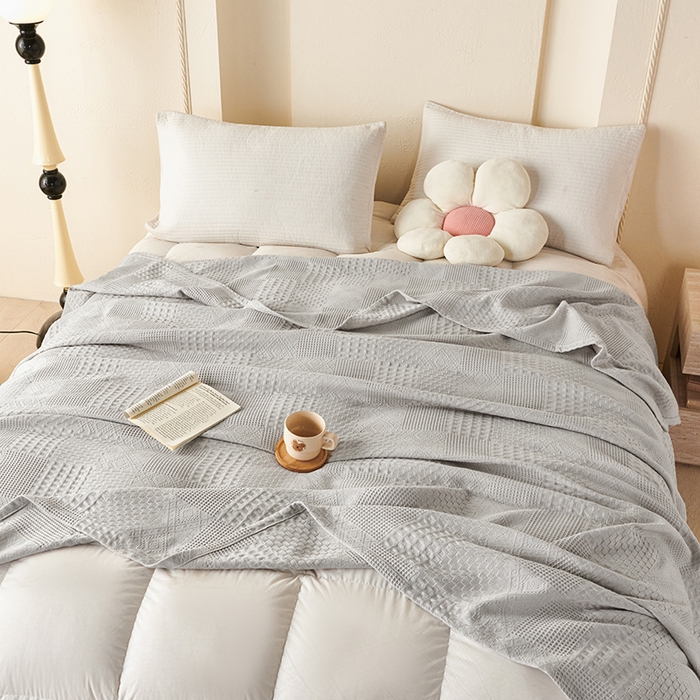 91家纺网 家纺一手货源 找家纺 悦然毛巾被 2026新款华夫格全棉纱布毛巾被夏凉被空调被 静居织语浅灰