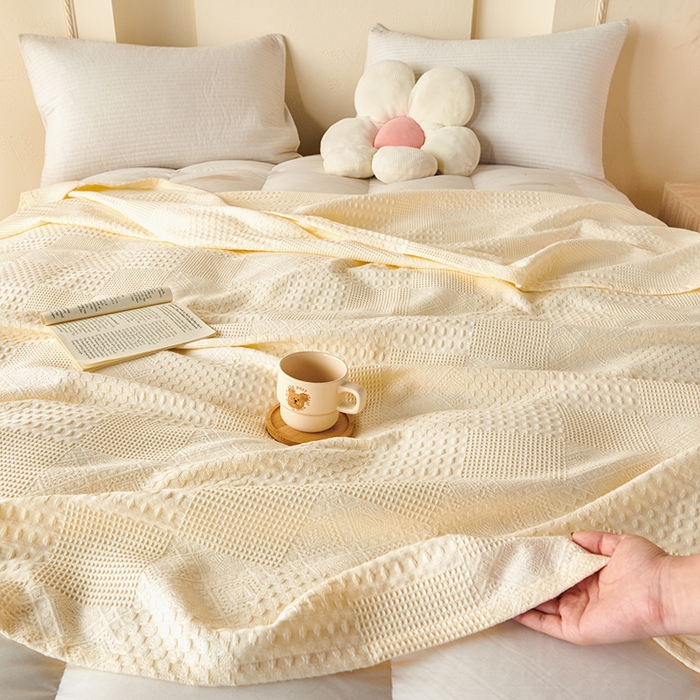91家纺网 家纺一手货源 找家纺 悦然毛巾被 2026新款华夫格全棉纱布毛巾被夏凉被空调被 静居织语杏白