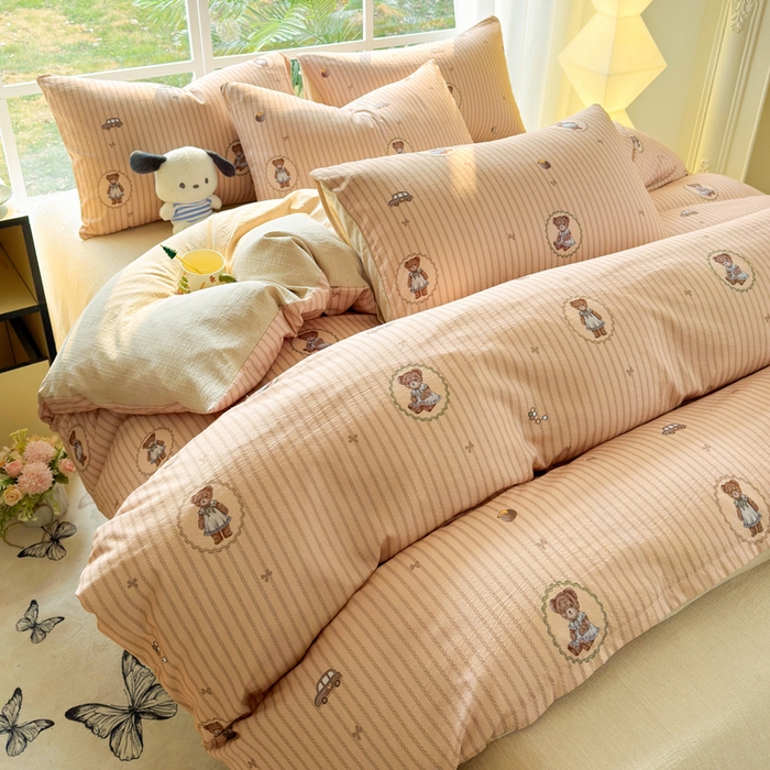 91家纺网 家纺一手货源 找家纺 王朝国际 2026新款时尚印花棉纱四件套 蕾丝小熊