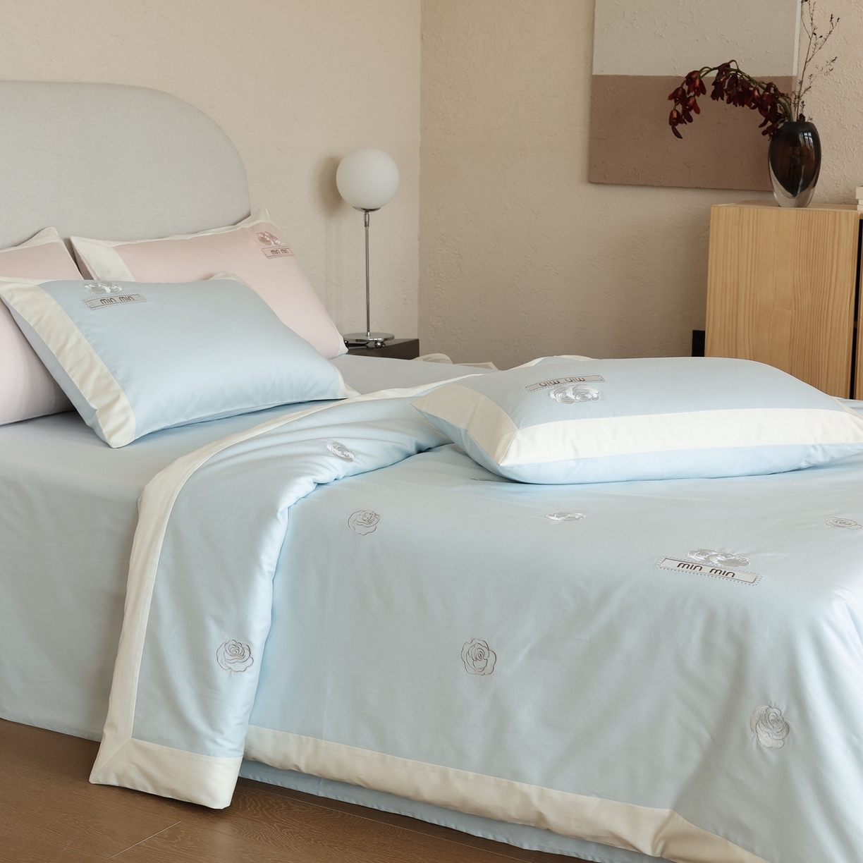 91家纺网 家纺一手货源 找家纺 （总）初拾 2026春夏新款贡缎全棉纯棉少女风四件套-玫瑰小香（会员减20 控价： 日常券后不低于398元）