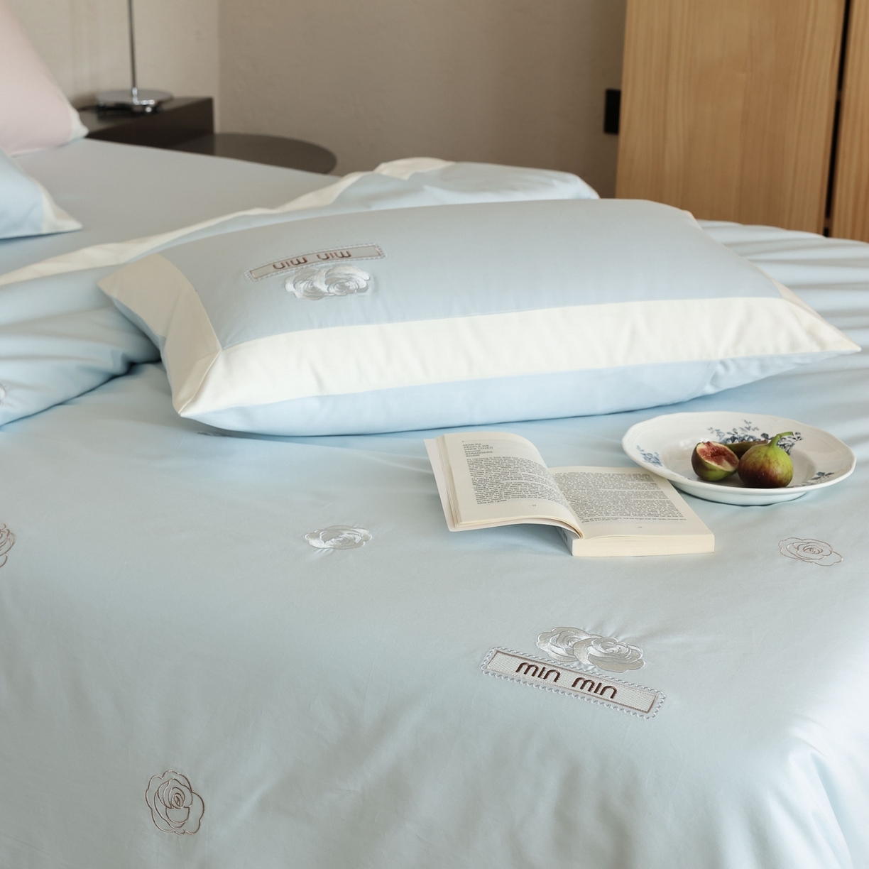 91家纺网 家纺一手货源 找家纺 （总）初拾 2026春夏新款贡缎全棉纯棉少女风四件套-玫瑰小香（会员减20 控价： 日常券后不低于398元）