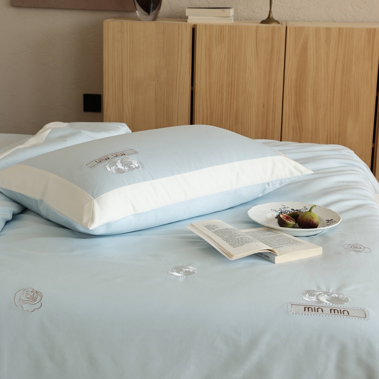 91家纺网 家纺一手货源 找家纺 （总）初拾 2026春夏新款贡缎全棉纯棉少女风四件套-玫瑰小香（会员减20 控价： 日常券后不低于398元）