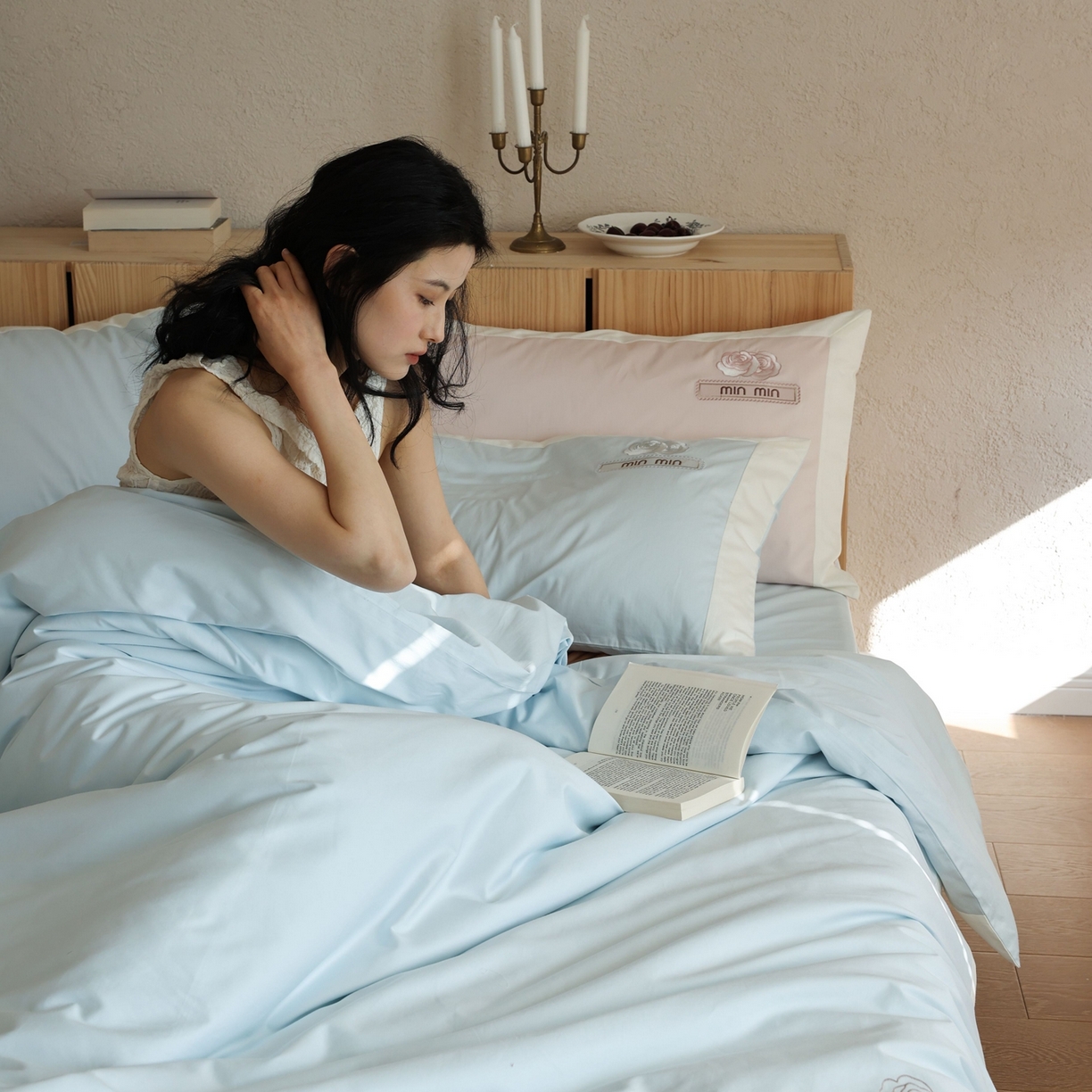 91家纺网 家纺一手货源 找家纺 （总）初拾 2026春夏新款贡缎全棉纯棉少女风四件套-玫瑰小香（会员减20 控价： 日常券后不低于398元）