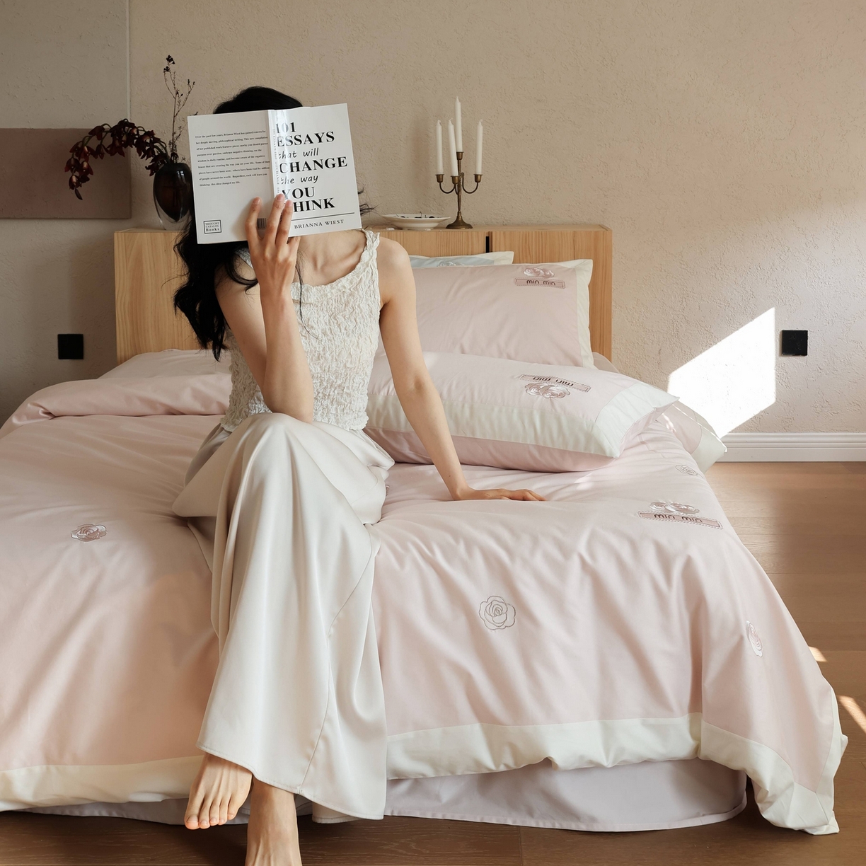 91家纺网 家纺一手货源 找家纺 初拾 2026春夏新款贡缎全棉纯棉少女风四件套-玫瑰小香（会员减20 控价： 日常券后不低于398元） 玫瑰小香-邂逅粉