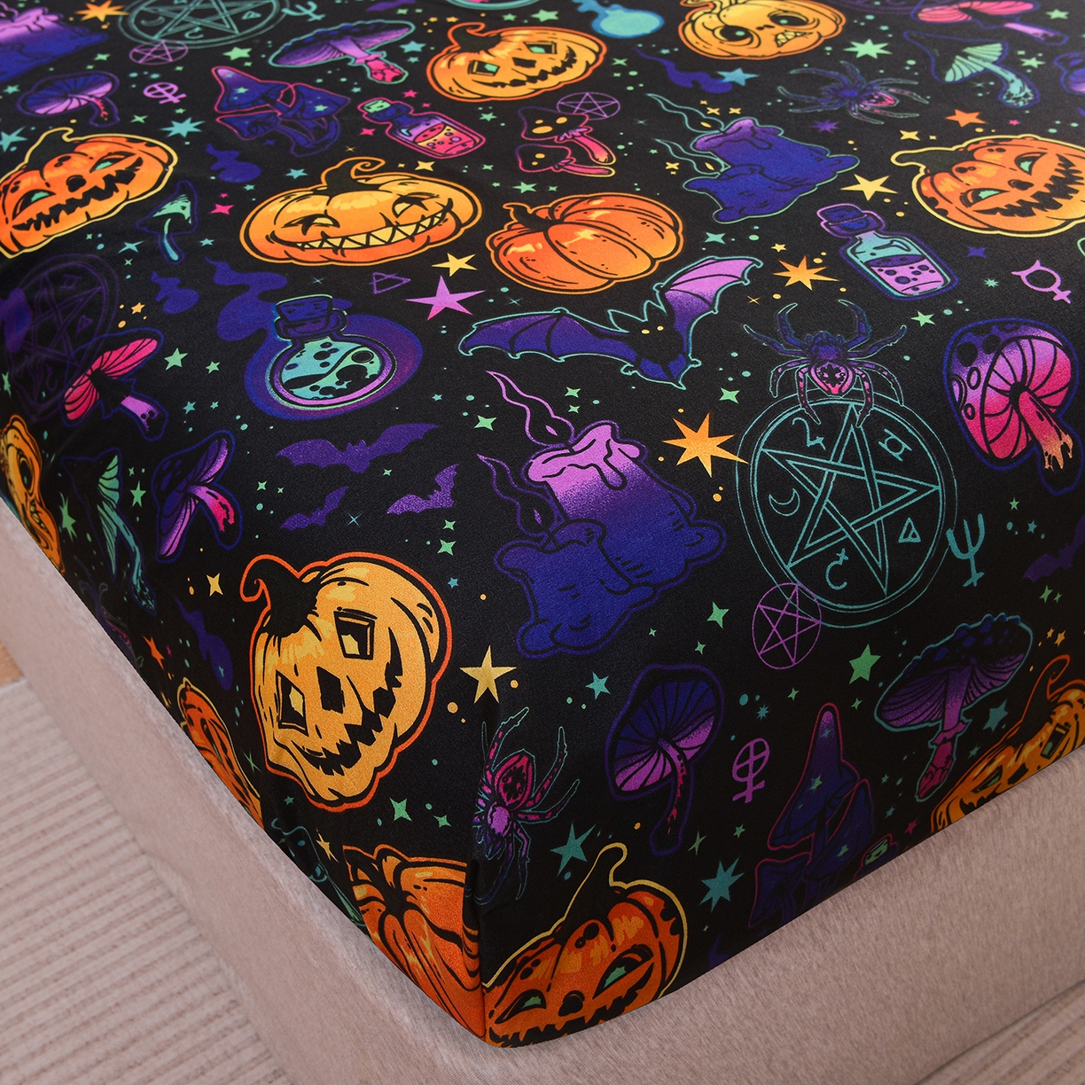 91家纺网 家纺一手货源 找家纺 柏钧家纺 2026新款万圣节元素85g芦荟棉外贸尺寸可定制单品床笠跨境直播床笠三件套 万圣节南瓜