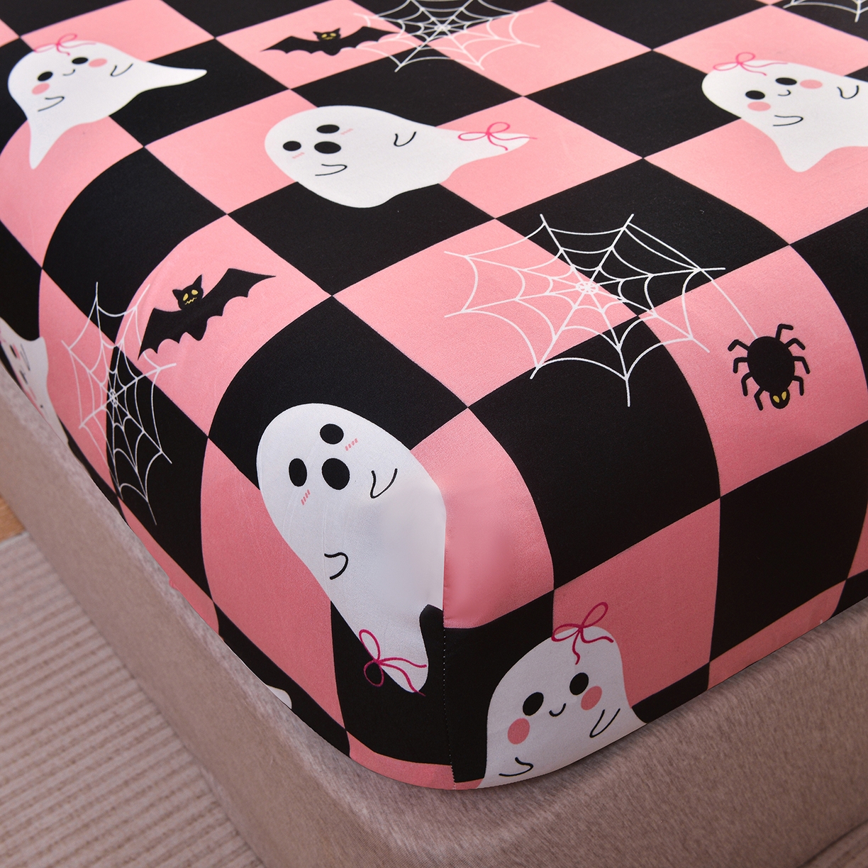 91家纺网 家纺一手货源 找家纺 柏钧家纺 2026新款万圣节元素85g芦荟棉外贸尺寸可定制单品床笠跨境直播床笠三件套 万圣节幽灵