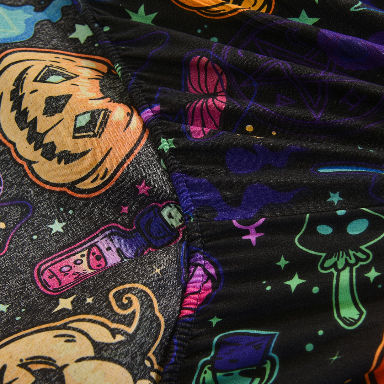 91家纺网 家纺一手货源 找家纺 柏钧家纺 2026新款万圣节元素85g芦荟棉外贸尺寸可定制单品床笠跨境直播床笠三件套 万圣节南瓜