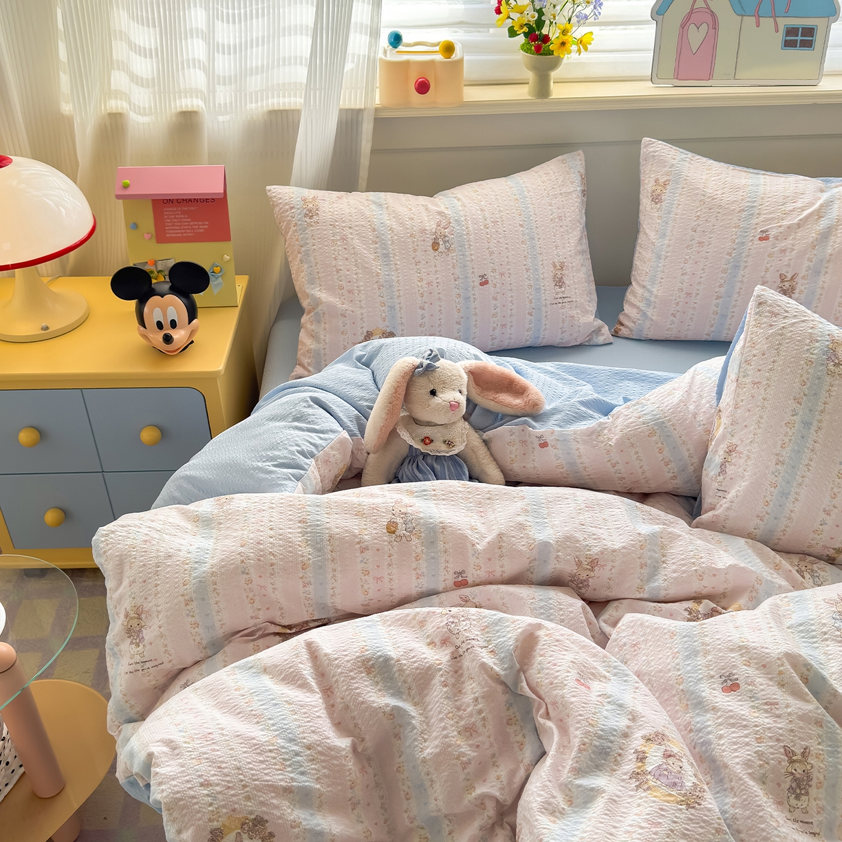 91家纺网 家纺一手货源 找家纺 （总）优承佳生活馆 2026新款卡通小清新风格高克重超柔软糯泡芙双层纱面料三件套四件套单被套系列 （提供买家秀）