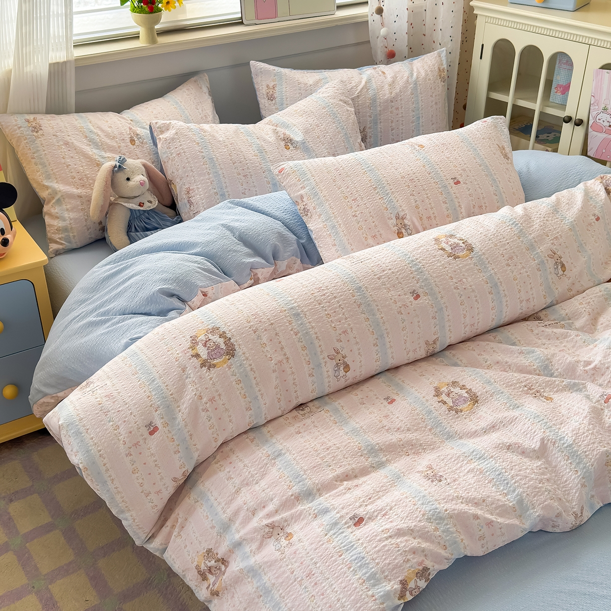 91家纺网 家纺一手货源 找家纺 （总）优承佳生活馆 2026新款卡通小清新风格高克重超柔软糯泡芙双层纱面料三件套四件套单被套系列 （提供买家秀）