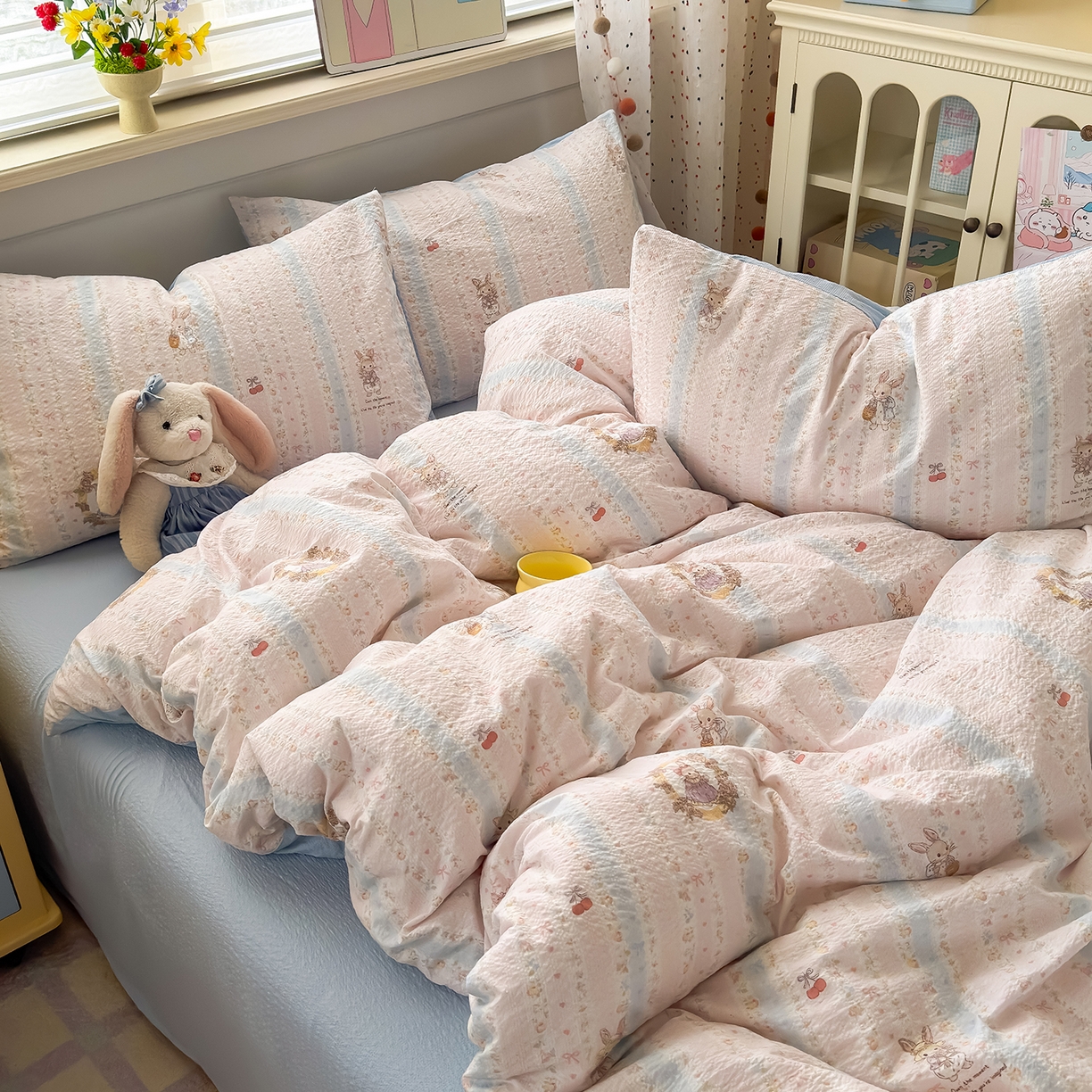 91家纺网 家纺一手货源 找家纺 （总）优承佳生活馆 2026新款卡通小清新风格高克重超柔软糯泡芙双层纱面料三件套四件套单被套系列 （提供买家秀）