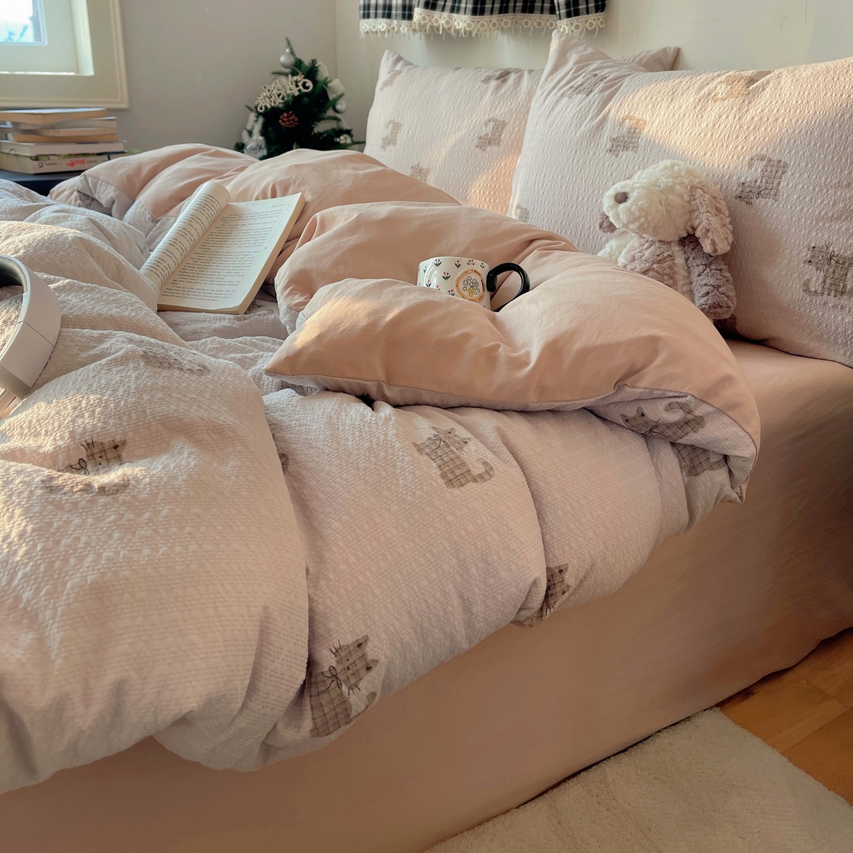 91家纺网 家纺一手货源 找家纺 沐芷 2026 高克重110g泡芙棉四件套A类床上用品被套宿舍床单三件套【提供买家秀】 领结小猫