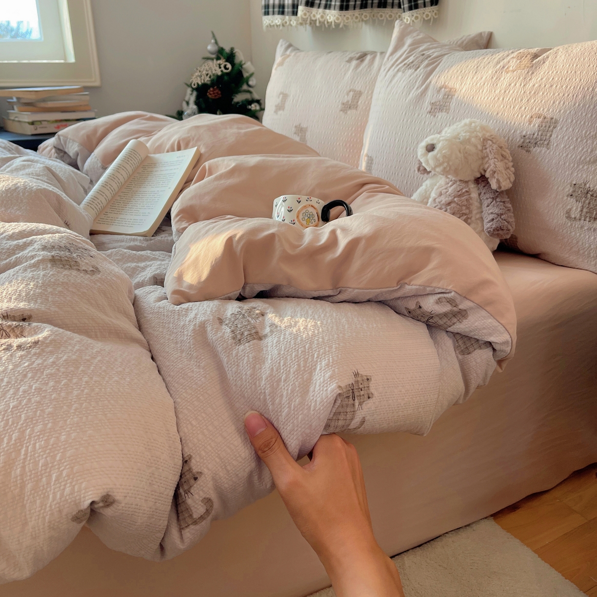 91家纺网 家纺一手货源 找家纺 沐芷 2026 高克重110g泡芙棉四件套A类床上用品被套宿舍床单三件套【提供买家秀】 领结小猫