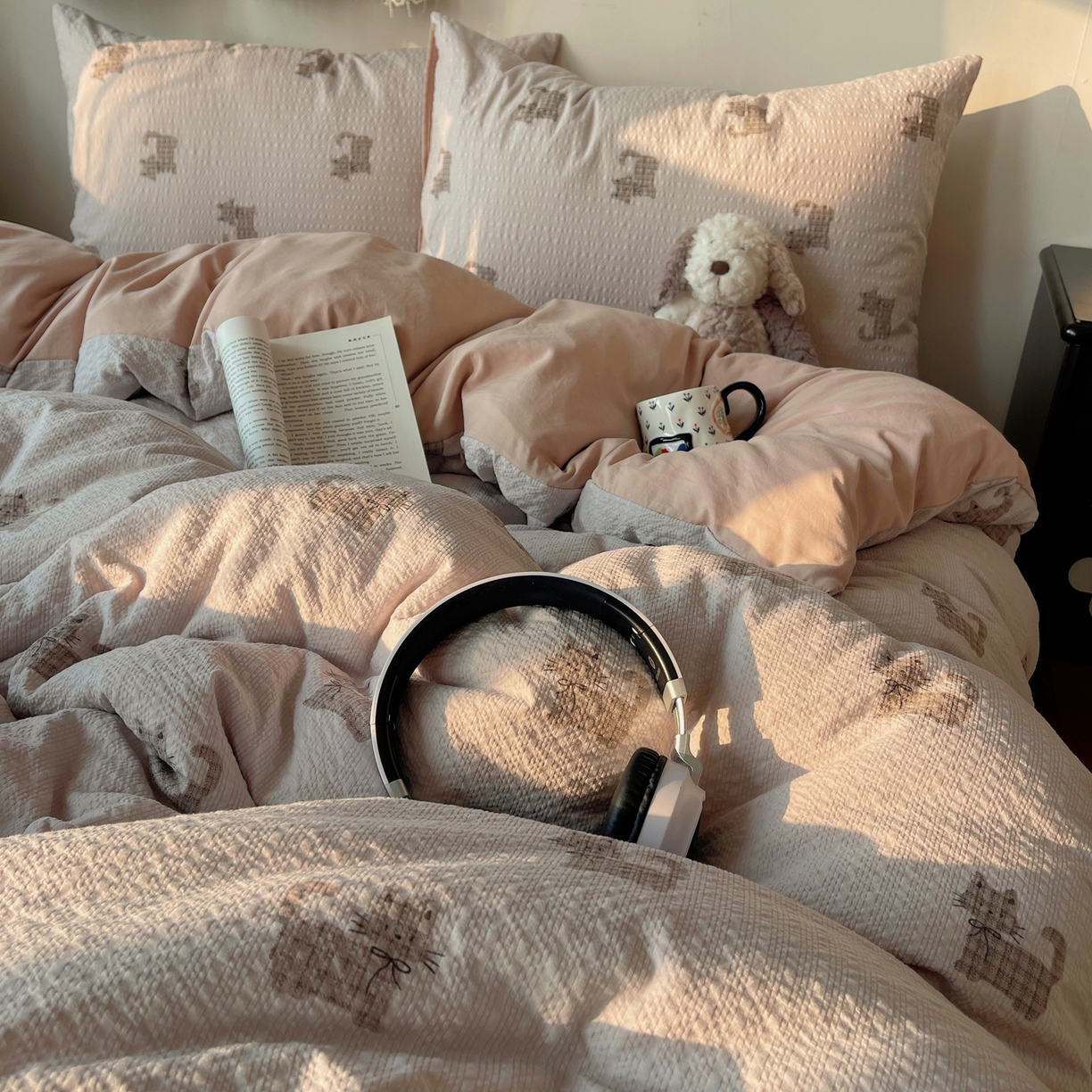 91家纺网 家纺一手货源 找家纺 沐芷 2026 高克重110g泡芙棉四件套A类床上用品被套宿舍床单三件套【提供买家秀】 领结小猫