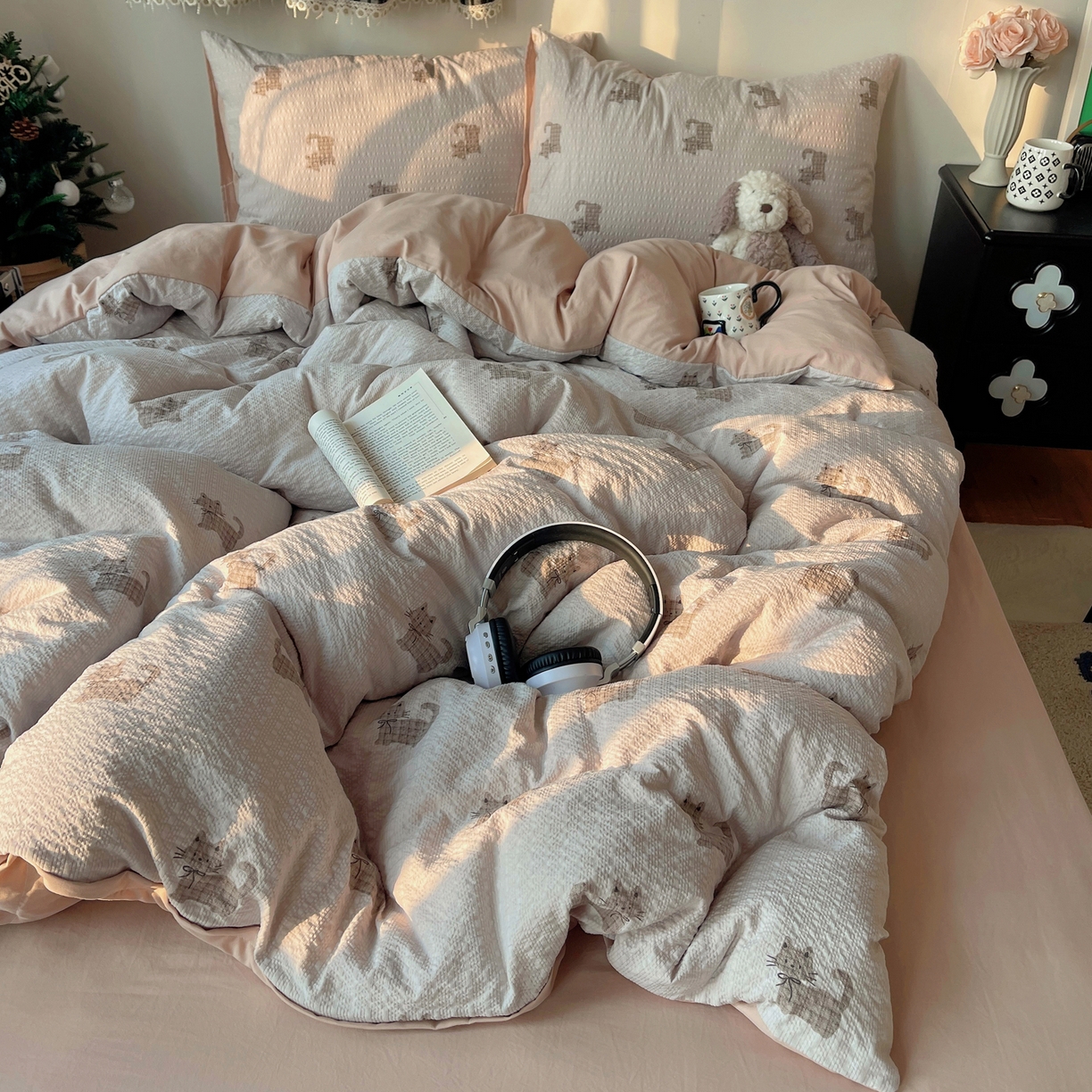 91家纺网 家纺一手货源 找家纺 沐芷 2026 高克重110g泡芙棉四件套A类床上用品被套宿舍床单三件套【提供买家秀】 领结小猫