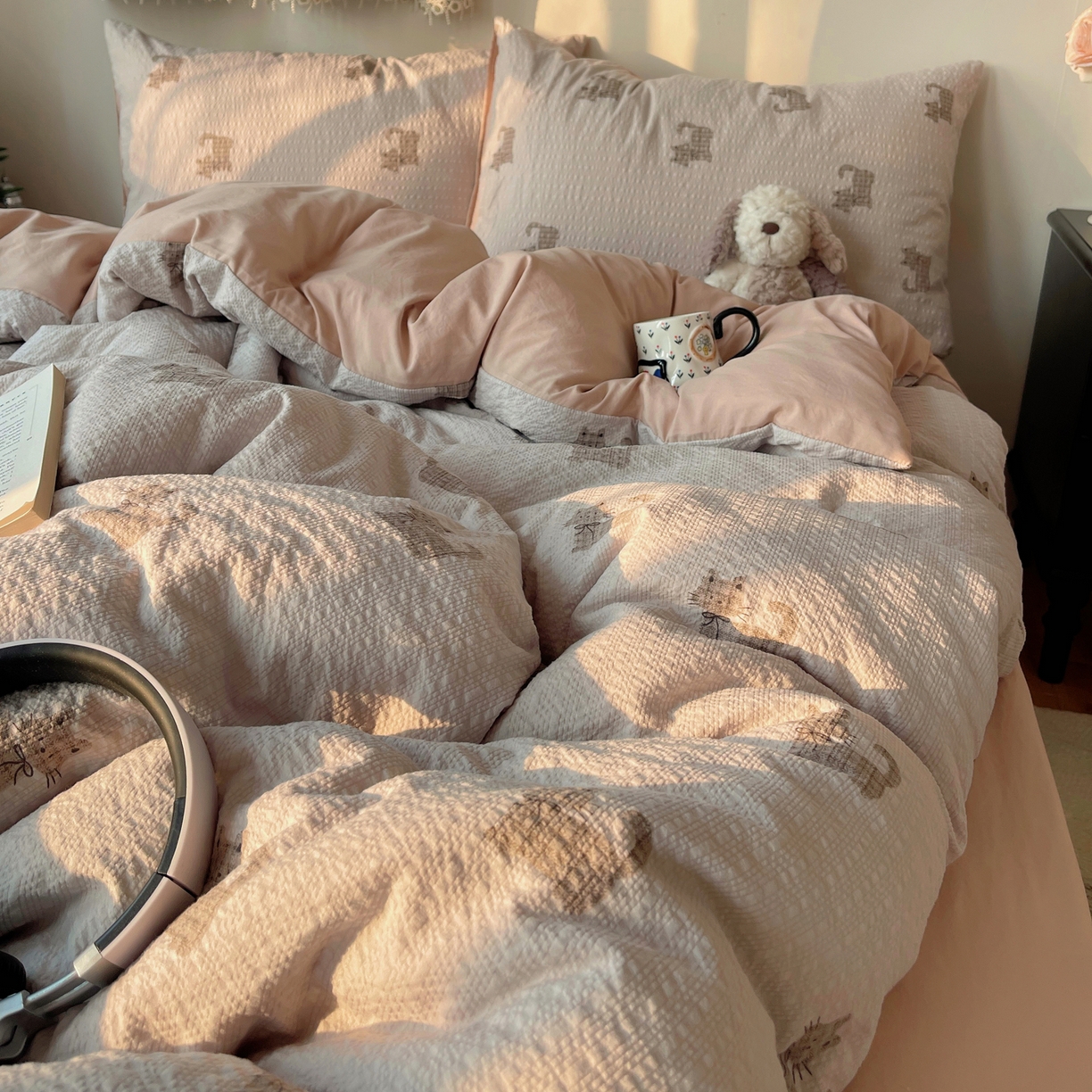 91家纺网 家纺一手货源 找家纺 沐芷 2026 高克重110g泡芙棉四件套A类床上用品被套宿舍床单三件套【提供买家秀】 领结小猫