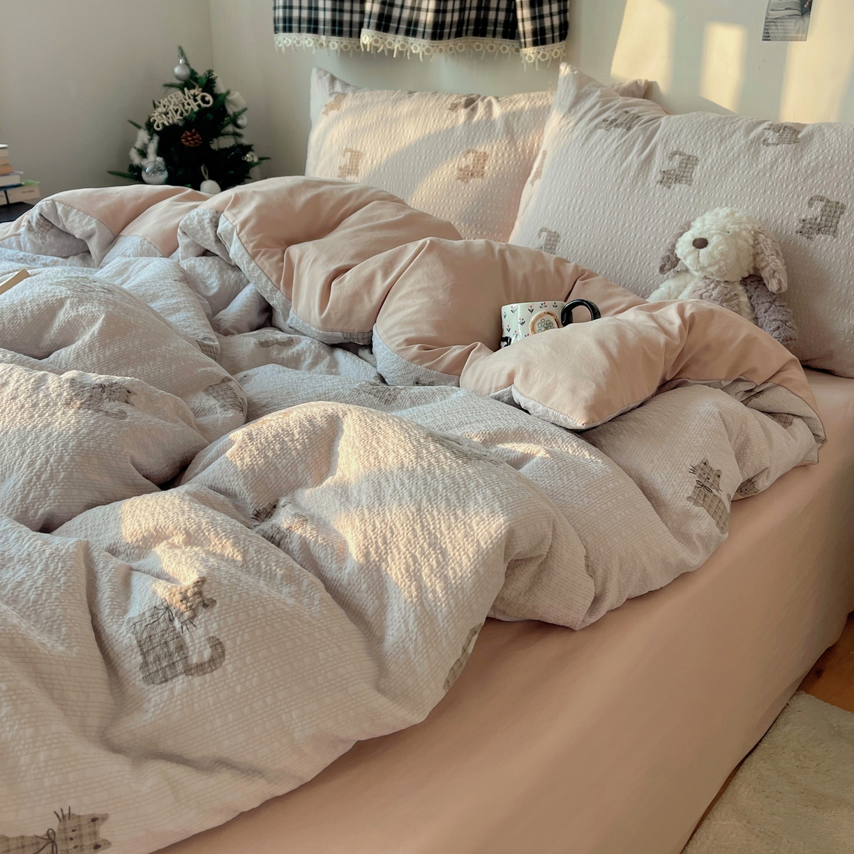 91家纺网 家纺一手货源 找家纺 沐芷 2026 高克重110g泡芙棉四件套A类床上用品被套宿舍床单三件套【提供买家秀】 领结小猫