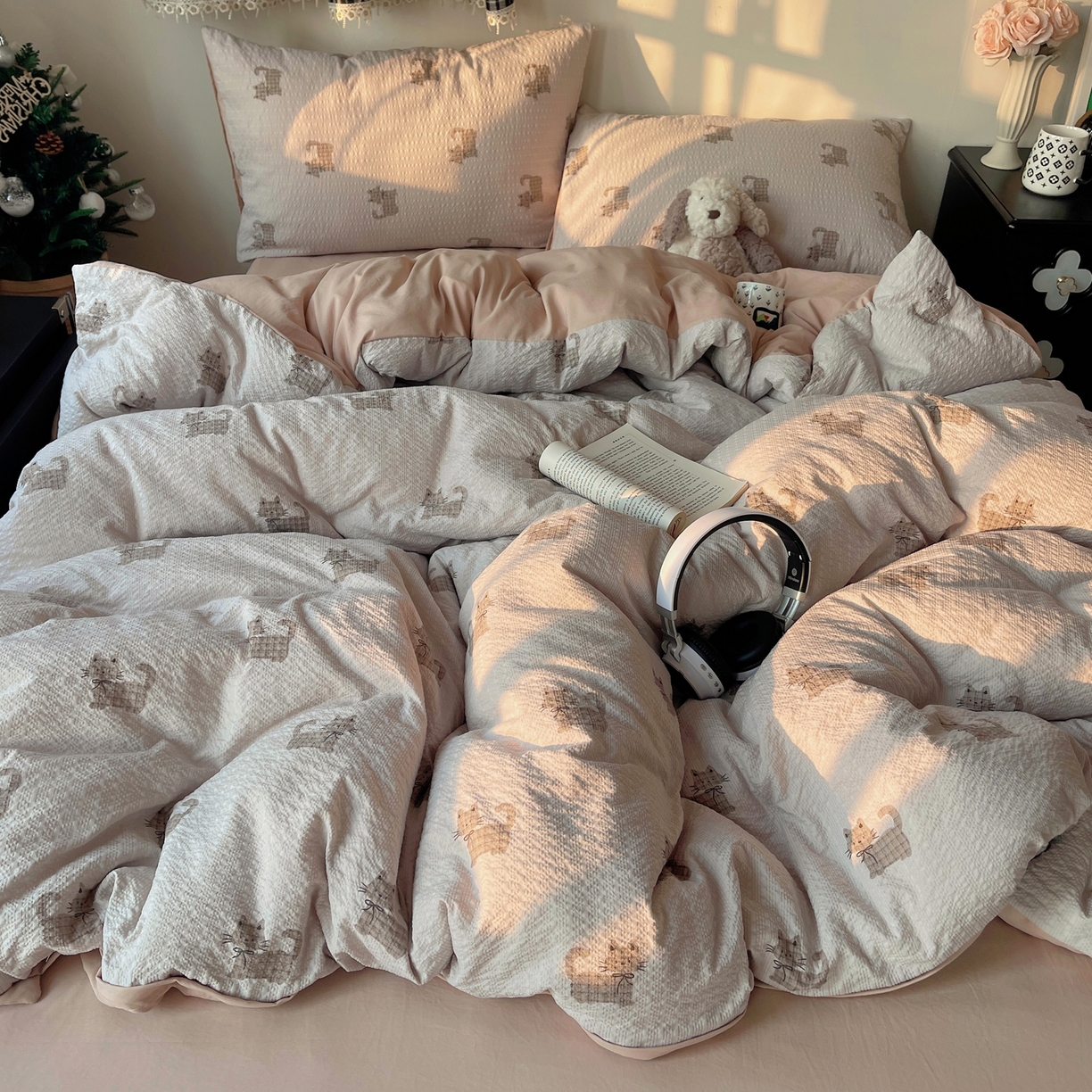 91家纺网 家纺一手货源 找家纺 沐芷 2026 高克重110g泡芙棉四件套A类床上用品被套宿舍床单三件套【提供买家秀】 领结小猫