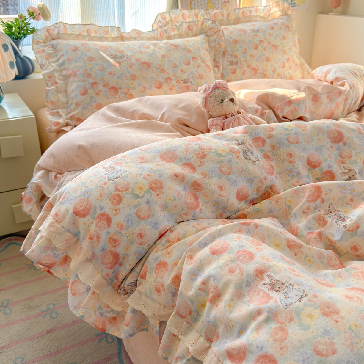 91家纺网 家纺一手货源 找家纺 乐童家纺 2026新款纯棉双层花边小清新系列四件套 玫瑰童话兔