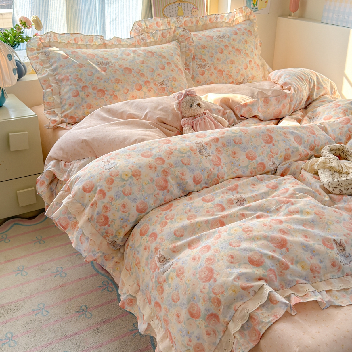 91家纺网 家纺一手货源 找家纺 乐童家纺 2026新款纯棉双层花边小清新系列四件套 玫瑰童话兔