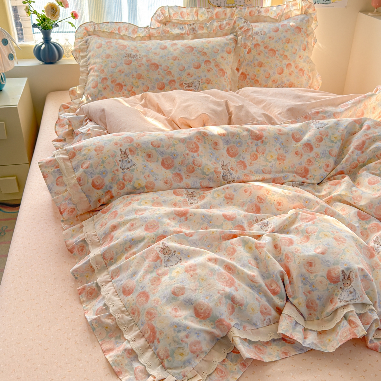 91家纺网 家纺一手货源 找家纺 乐童家纺 2026新款纯棉双层花边小清新系列四件套 玫瑰童话兔