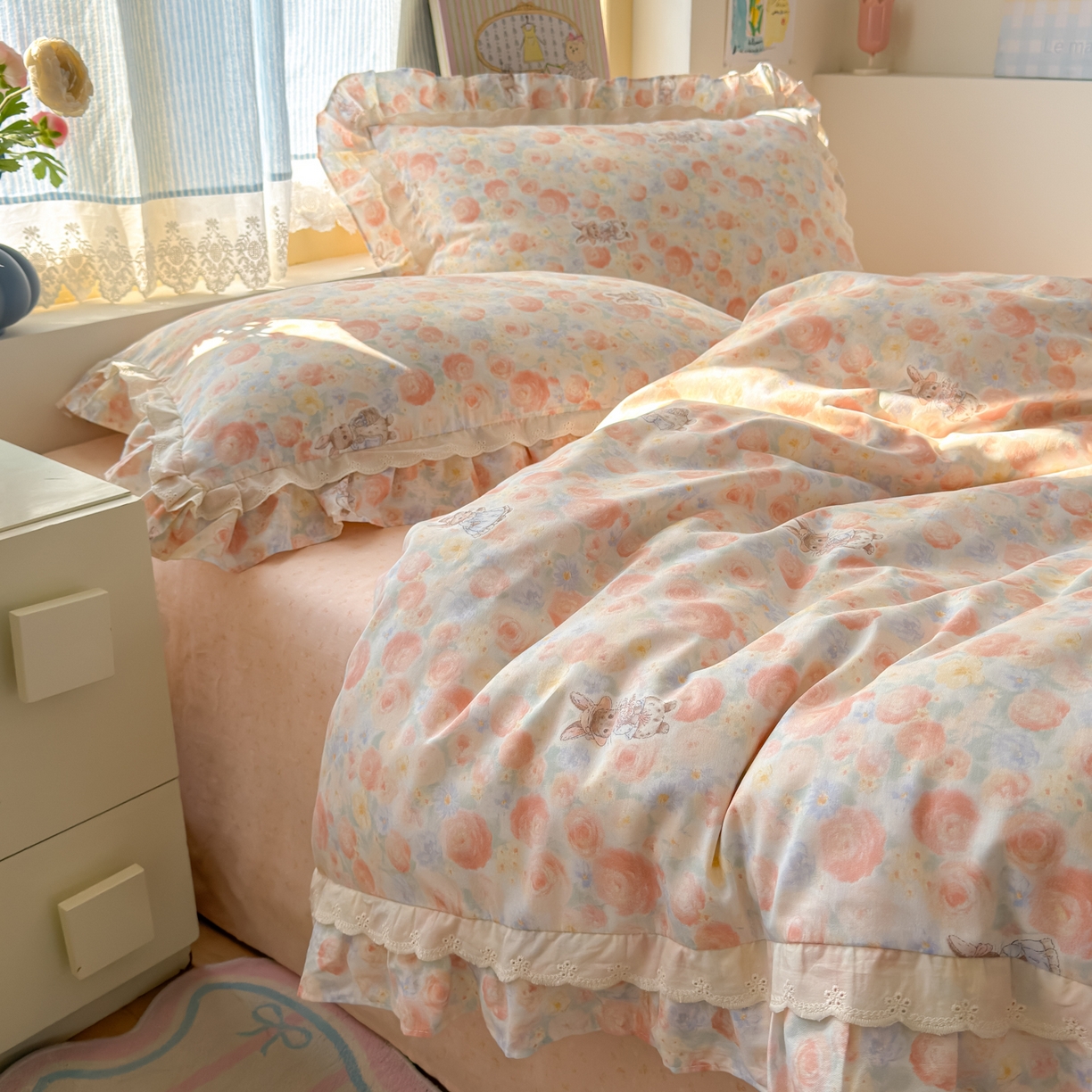 91家纺网 家纺一手货源 找家纺 乐童家纺 2026新款纯棉双层花边小清新系列四件套 玫瑰童话兔