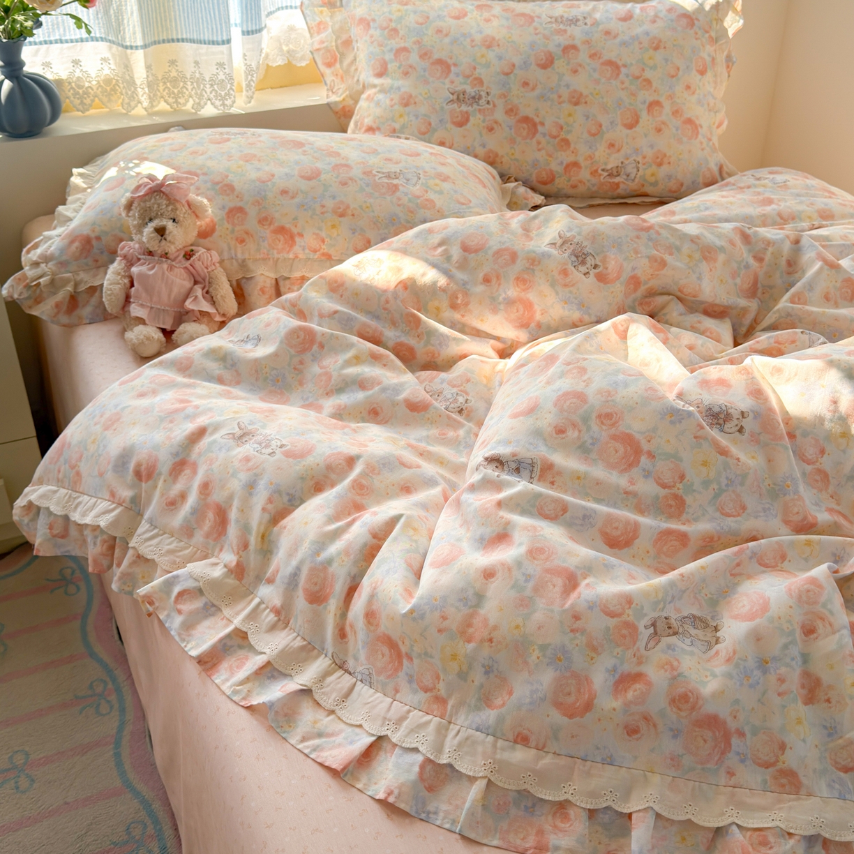 91家纺网 家纺一手货源 找家纺 乐童家纺 2026新款纯棉双层花边小清新系列四件套 玫瑰童话兔
