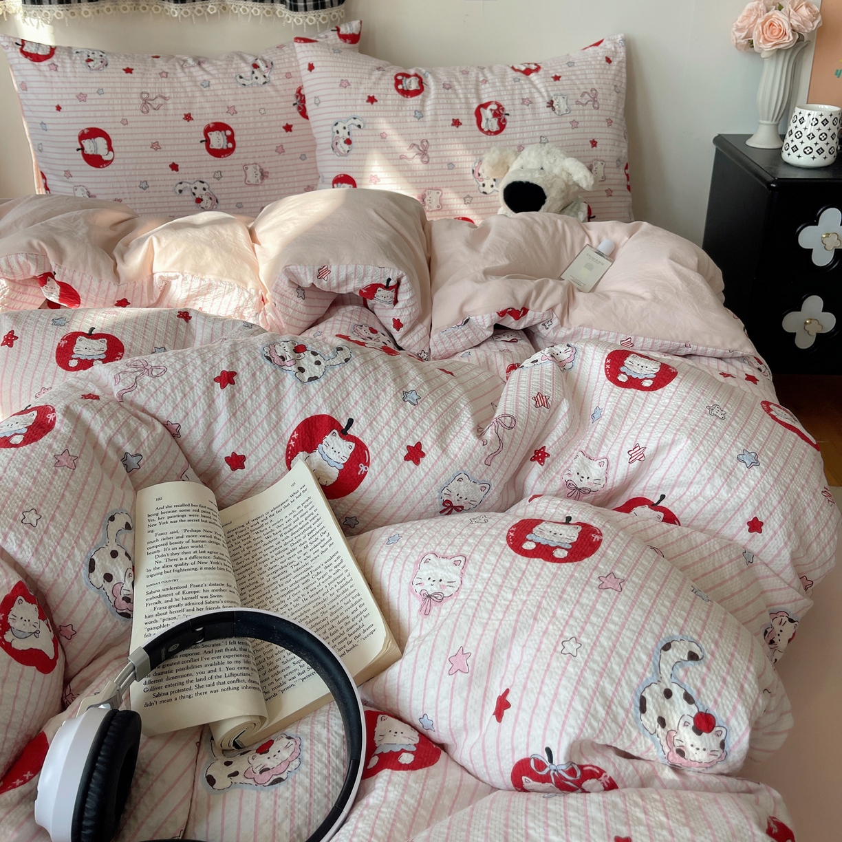 91家纺网 家纺一手货源 找家纺 沐芷 2026 高克重110g泡芙棉四件套A类床上用品被套宿舍床单三件套【提供买家秀】 苹果猫