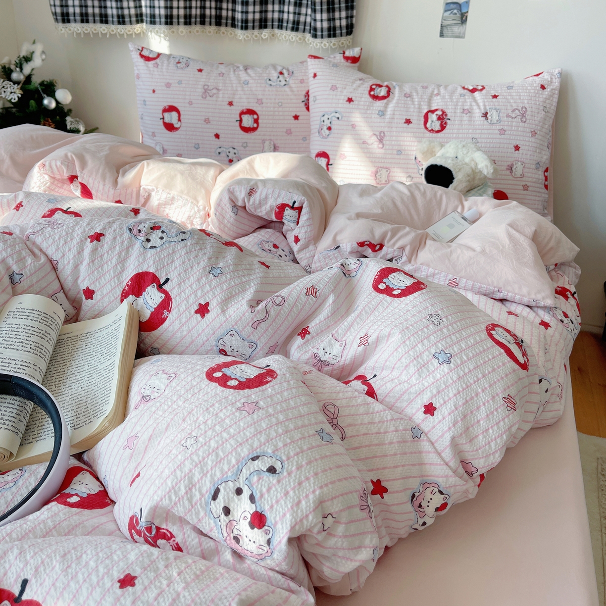 91家纺网 家纺一手货源 找家纺 沐芷 2026 高克重110g泡芙棉四件套A类床上用品被套宿舍床单三件套【提供买家秀】 苹果猫