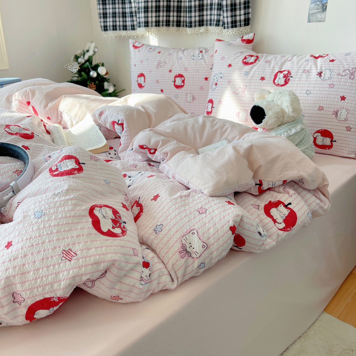 91家纺网 家纺一手货源 找家纺 沐芷 2026 高克重110g泡芙棉四件套A类床上用品被套宿舍床单三件套【提供买家秀】 苹果猫