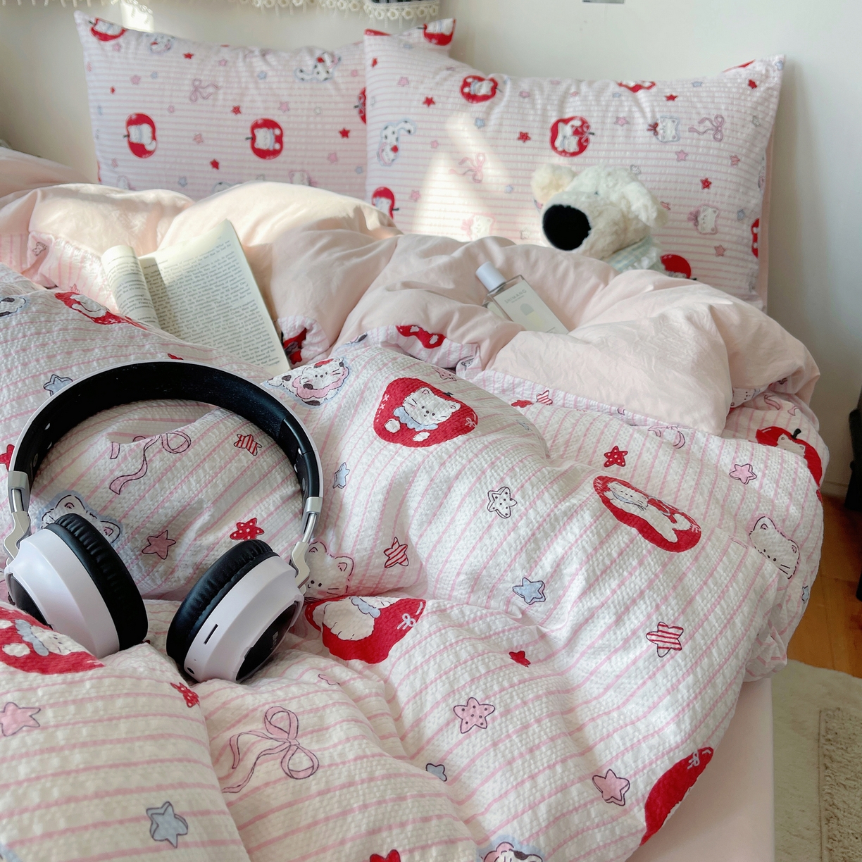 91家纺网 家纺一手货源 找家纺 沐芷 2026 高克重110g泡芙棉四件套A类床上用品被套宿舍床单三件套【提供买家秀】 苹果猫