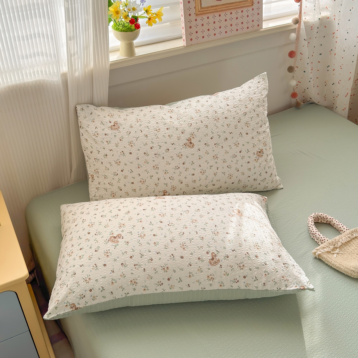 91家纺网 家纺一手货源 找家纺 优承佳生活馆 2026新款卡通小清新风格高克重超柔软糯泡芙双层纱面料三件套四件套单被套系列 （提供买家秀） 春日木马