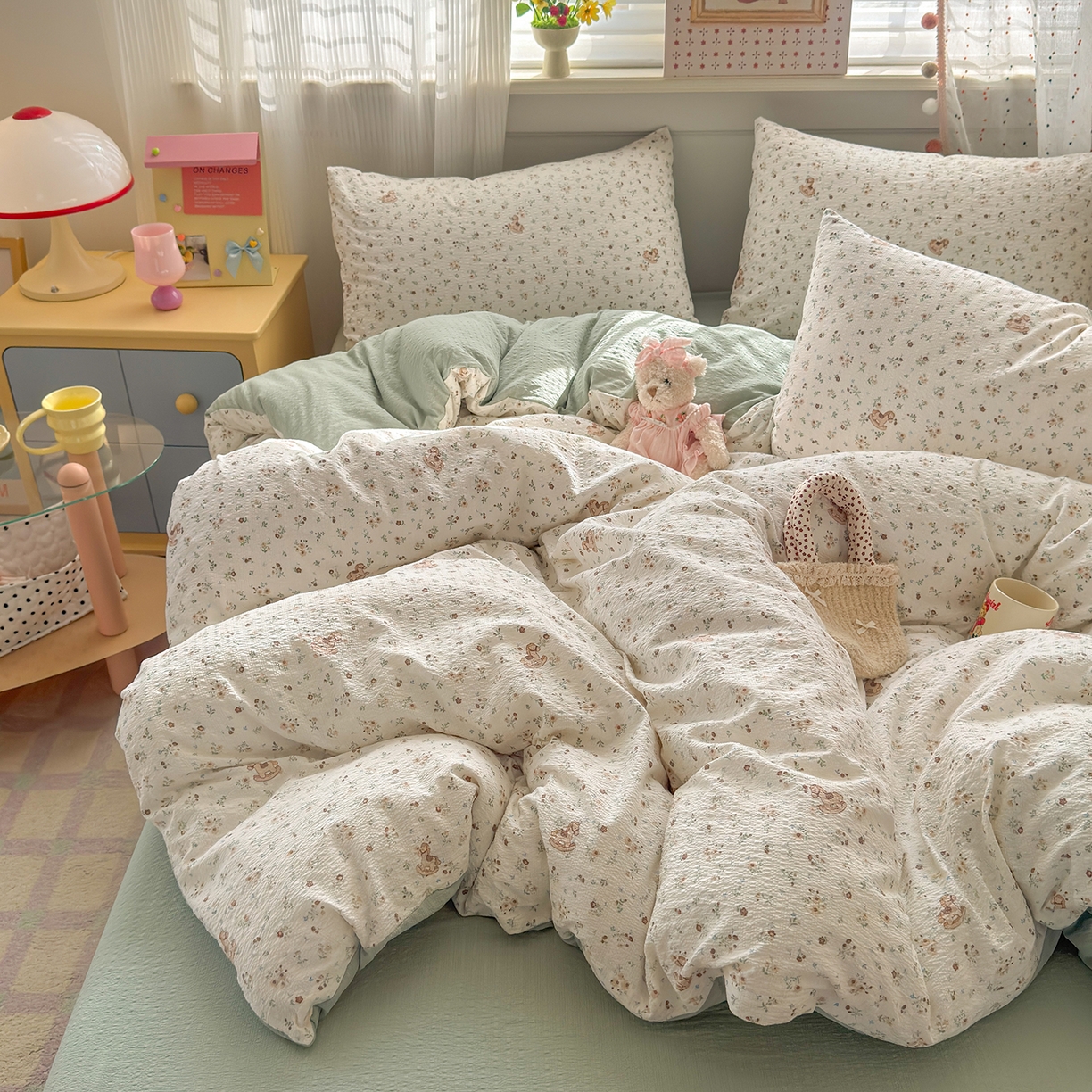 91家纺网 家纺一手货源 找家纺 优承佳生活馆 2026新款卡通小清新风格高克重超柔软糯泡芙双层纱面料三件套四件套单被套系列 （提供买家秀） 春日木马