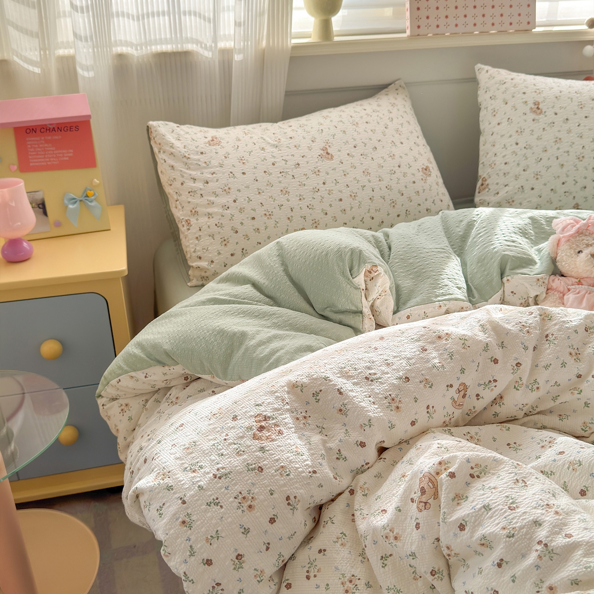 91家纺网 家纺一手货源 找家纺 优承佳生活馆 2026新款卡通小清新风格高克重超柔软糯泡芙双层纱面料三件套四件套单被套系列 （提供买家秀） 春日木马