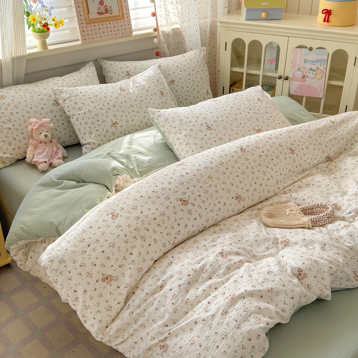 91家纺网 家纺一手货源 找家纺 优承佳生活馆 2026新款卡通小清新风格高克重超柔软糯泡芙双层纱面料三件套四件套单被套系列 （提供买家秀） 春日木马