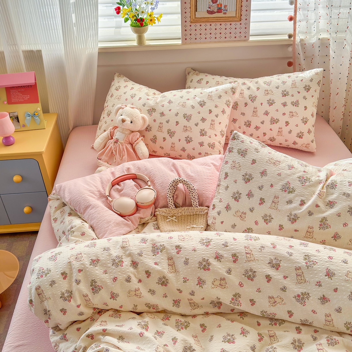 91家纺网 家纺一手货源 找家纺 优承佳生活馆 2026新款卡通小清新风格高克重超柔软糯泡芙双层纱面料三件套四件套单被套系列 （提供买家秀） 花间兔语