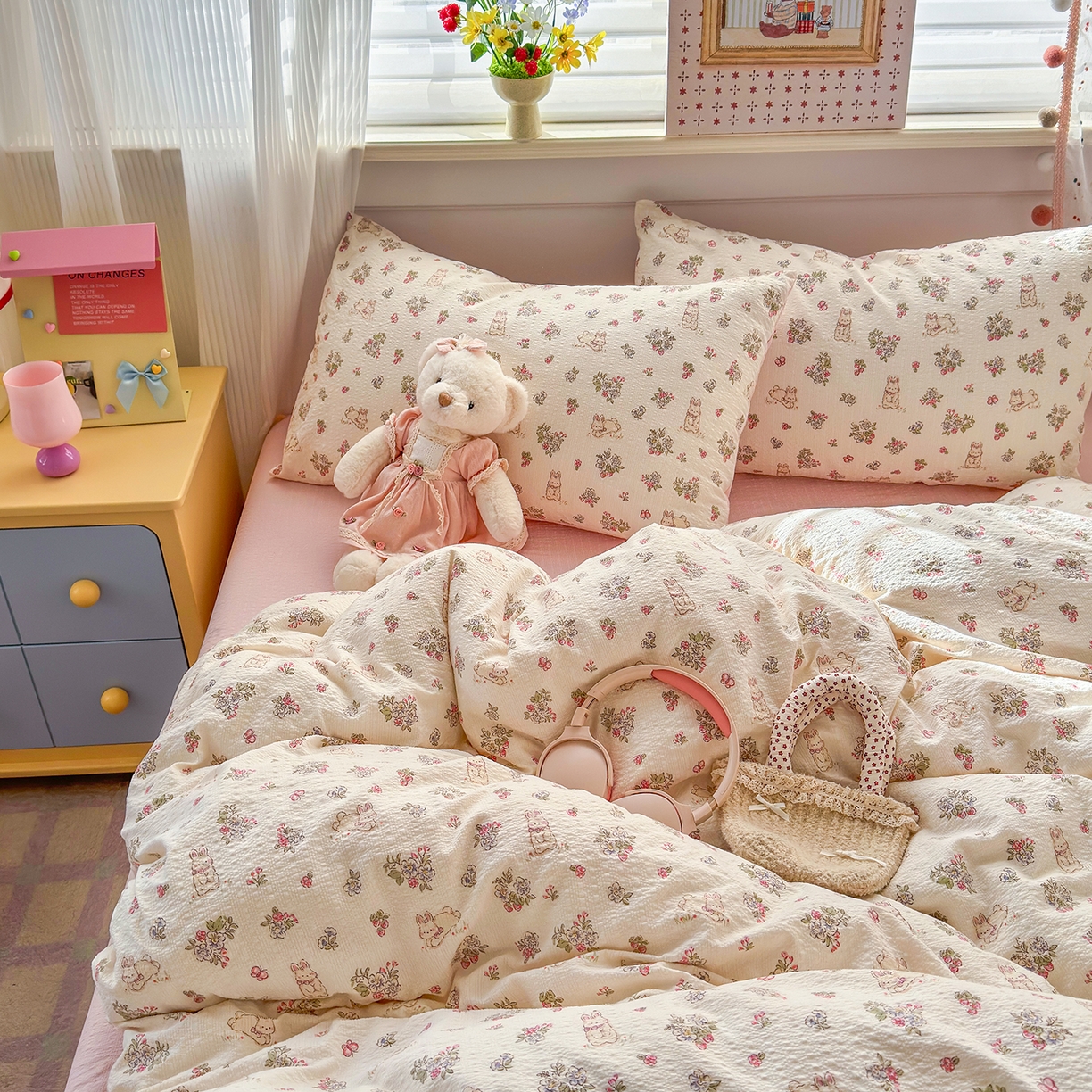 91家纺网 家纺一手货源 找家纺 优承佳生活馆 2026新款卡通小清新风格高克重超柔软糯泡芙双层纱面料三件套四件套单被套系列 （提供买家秀） 花间兔语