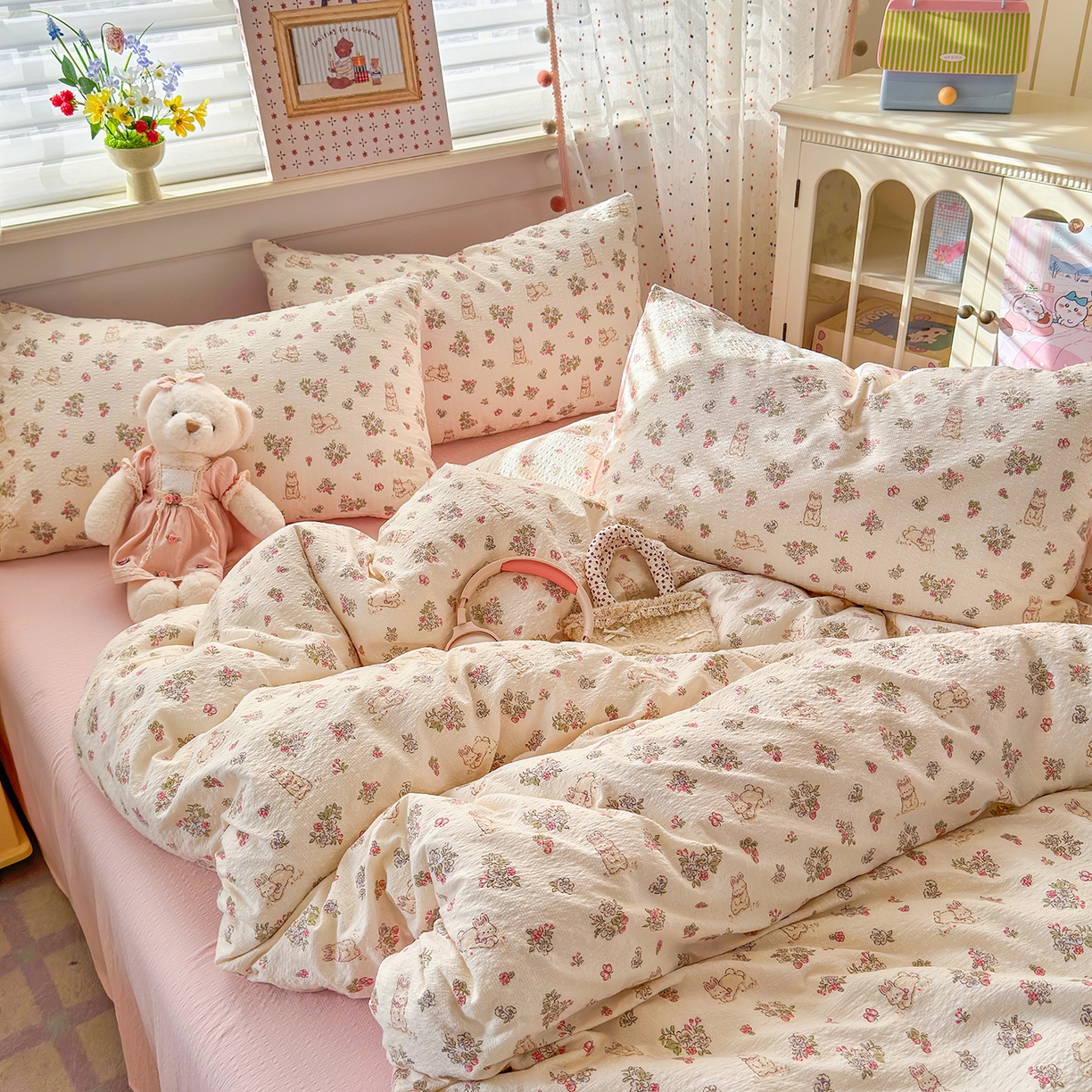 91家纺网 家纺一手货源 找家纺 优承佳生活馆 2026新款卡通小清新风格高克重超柔软糯泡芙双层纱面料三件套四件套单被套系列 （提供买家秀） 花间兔语