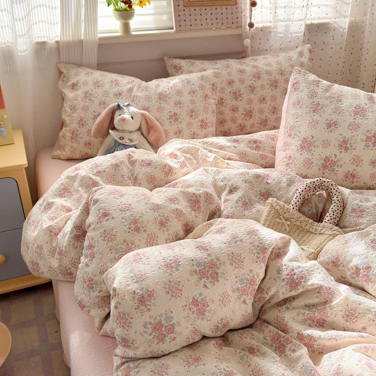 91家纺网 家纺一手货源 找家纺 优承佳生活馆 2026新款卡通小清新风格高克重超柔软糯泡芙双层纱面料三件套四件套单被套系列 （提供买家秀） 满满