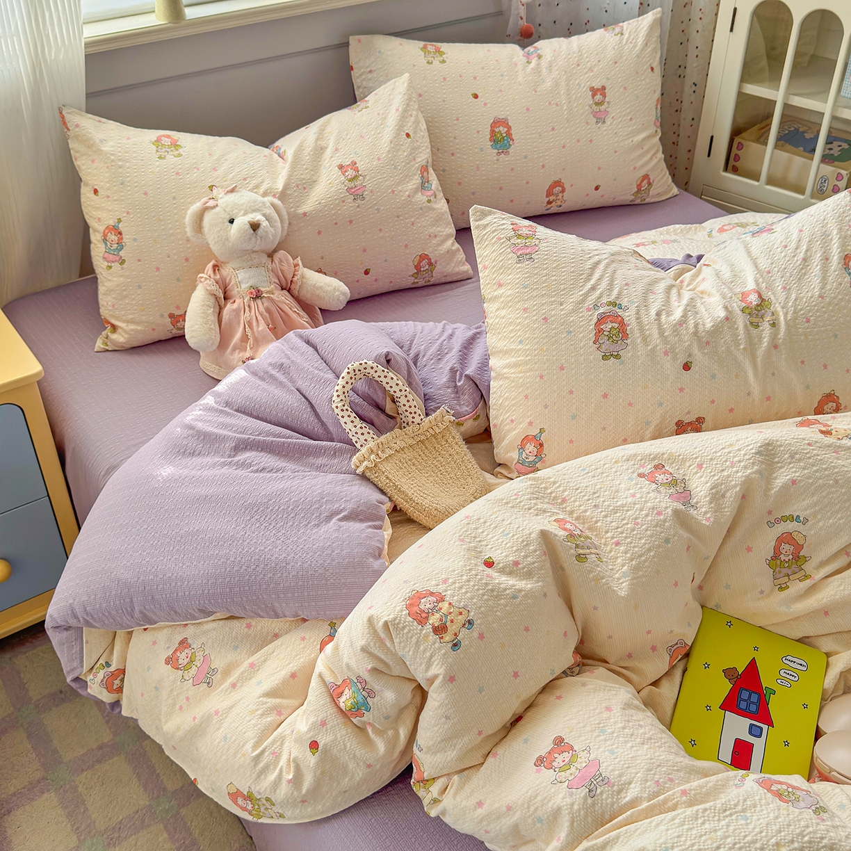91家纺网 家纺一手货源 找家纺 优承佳生活馆 2026新款卡通小清新风格高克重超柔软糯泡芙双层纱面料三件套四件套单被套系列 （提供买家秀） 女孩日常