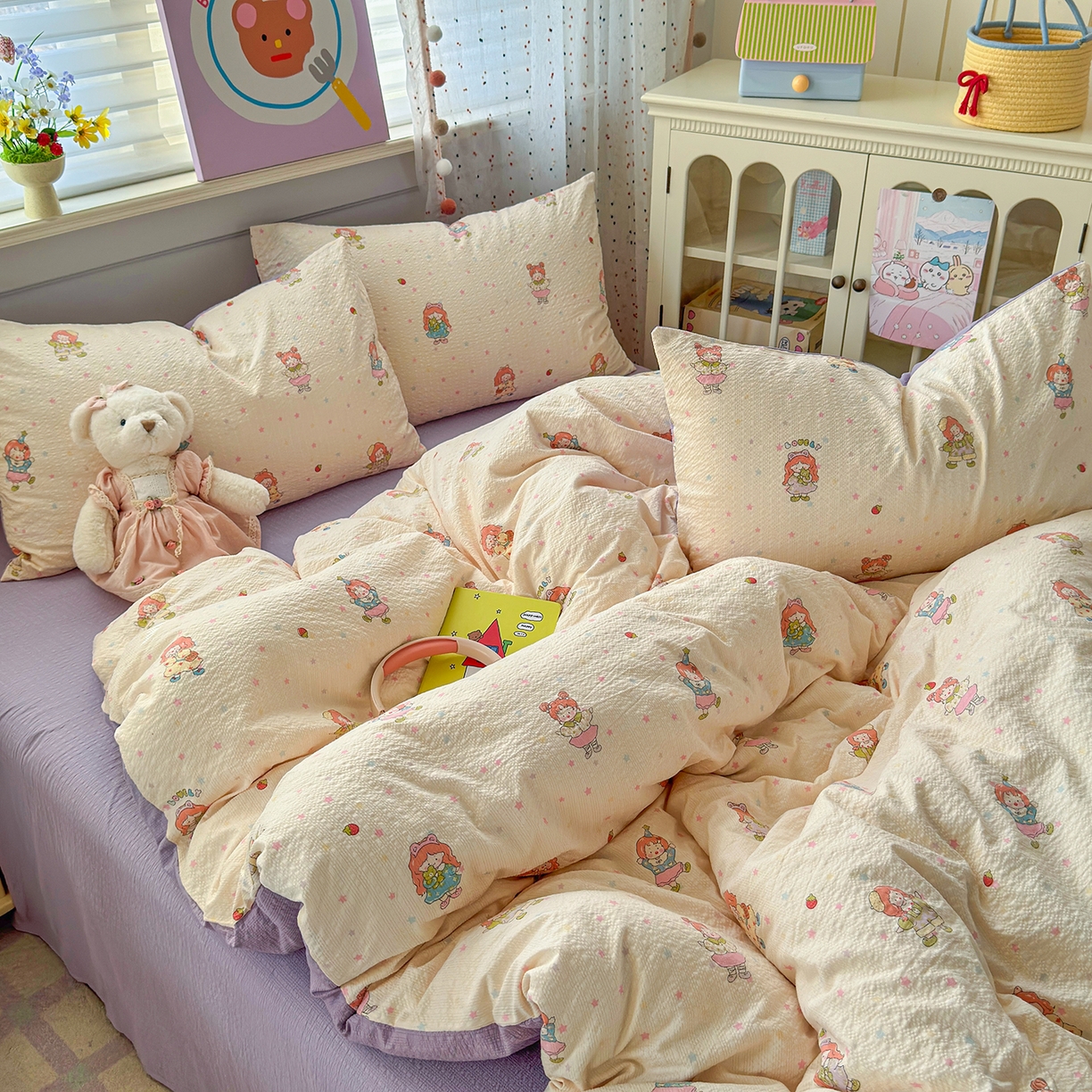 91家纺网 家纺一手货源 找家纺 优承佳生活馆 2026新款卡通小清新风格高克重超柔软糯泡芙双层纱面料三件套四件套单被套系列 （提供买家秀） 女孩日常