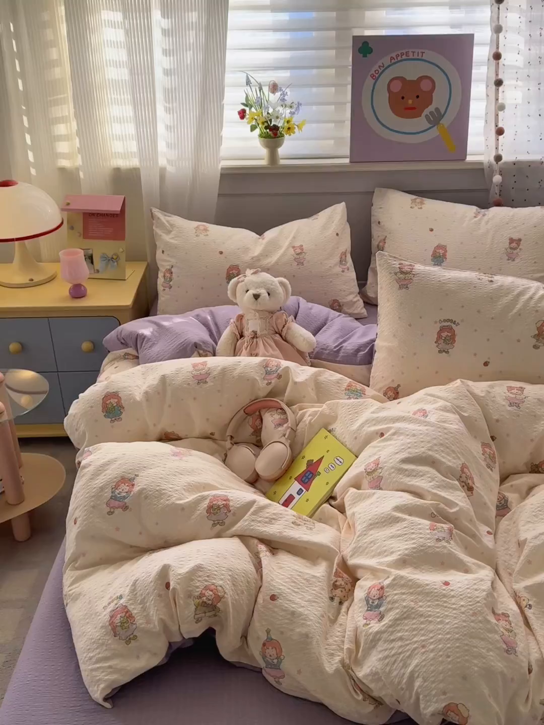 91家纺网 家纺一手货源 找家纺 优承佳生活馆 2026新款卡通小清新风格高克重超柔软糯泡芙双层纱面料三件套四件套单被套系列 （提供买家秀） 女孩日常