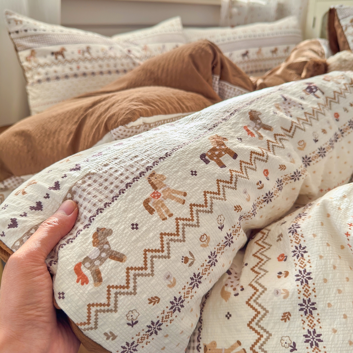 91家纺网 家纺一手货源 找家纺 优承佳生活馆 2026新款卡通小清新风格高克重超柔软糯泡芙双层纱面料三件套四件套单被套系列 （提供买家秀） 千禧马