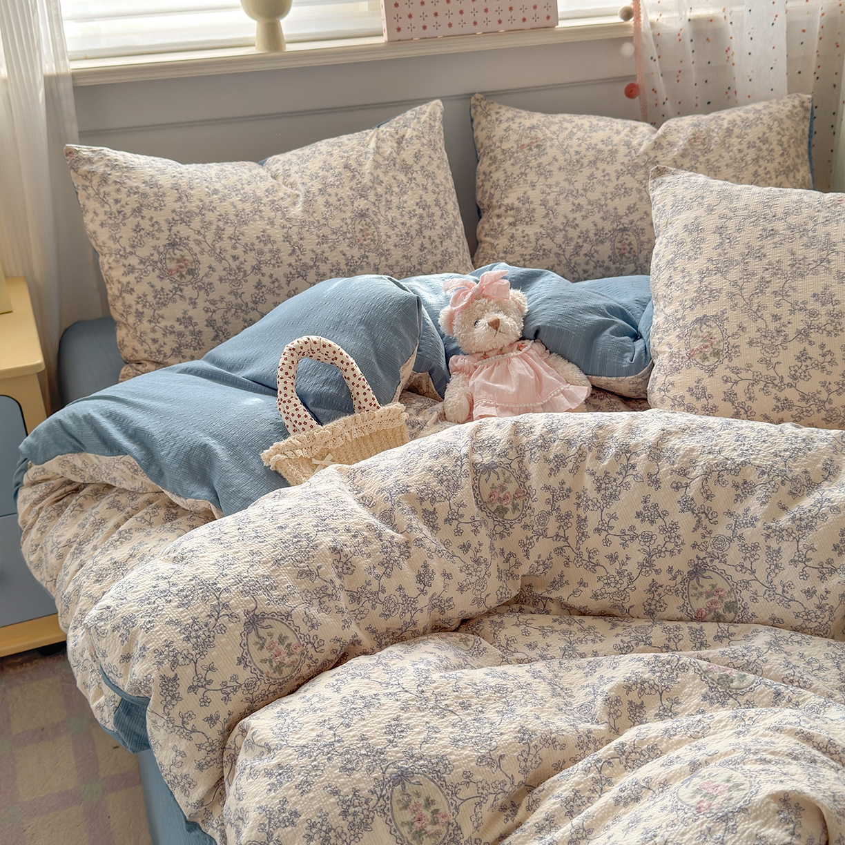 91家纺网 家纺一手货源 找家纺 优承佳生活馆 2026新款卡通小清新风格高克重超柔软糯泡芙双层纱面料三件套四件套单被套系列 （提供买家秀） 浅陌