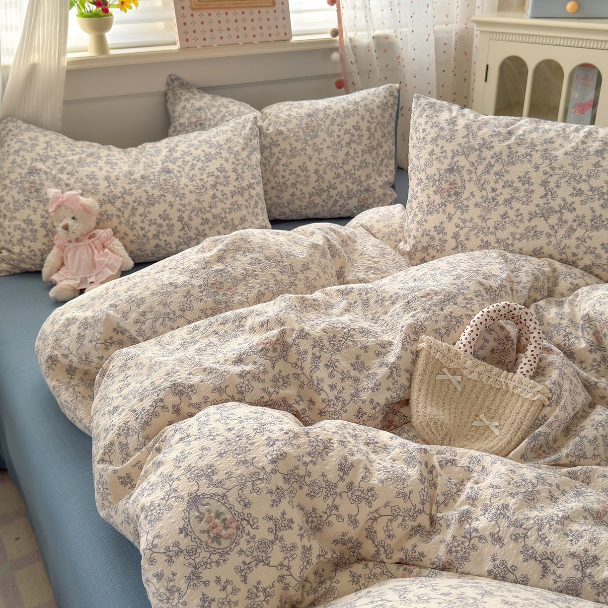 91家纺网 家纺一手货源 找家纺 优承佳生活馆 2026新款卡通小清新风格高克重超柔软糯泡芙双层纱面料三件套四件套单被套系列 （提供买家秀） 浅陌