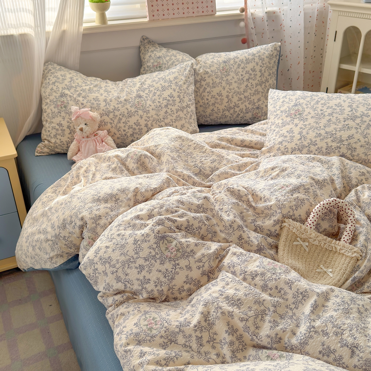 91家纺网 家纺一手货源 找家纺 优承佳生活馆 2026新款卡通小清新风格高克重超柔软糯泡芙双层纱面料三件套四件套单被套系列 （提供买家秀） 浅陌