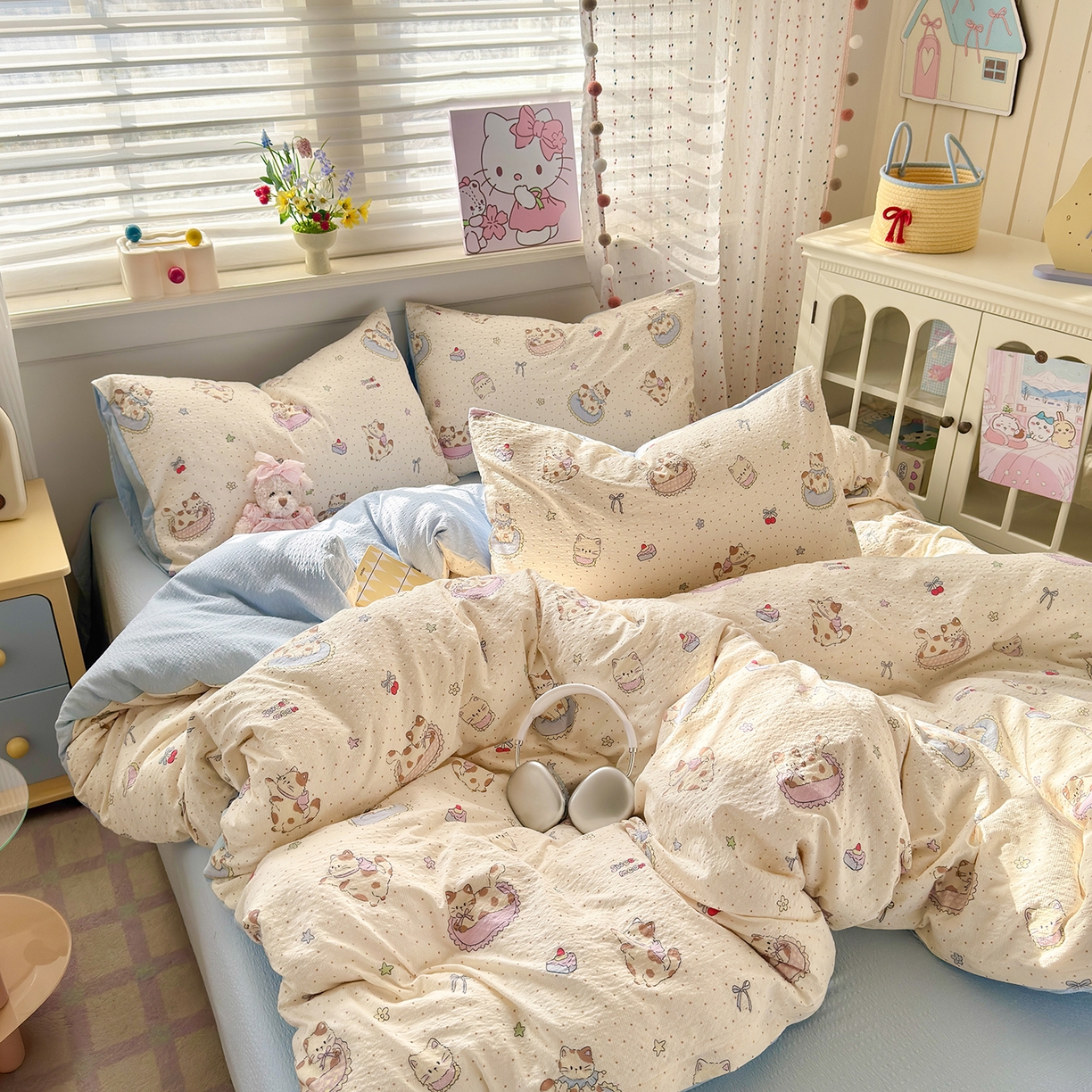 91家纺网 家纺一手货源 找家纺 优承佳生活馆 2026新款卡通小清新风格高克重超柔软糯泡芙双层纱面料三件套四件套单被套系列 （提供买家秀） 甜猫派对