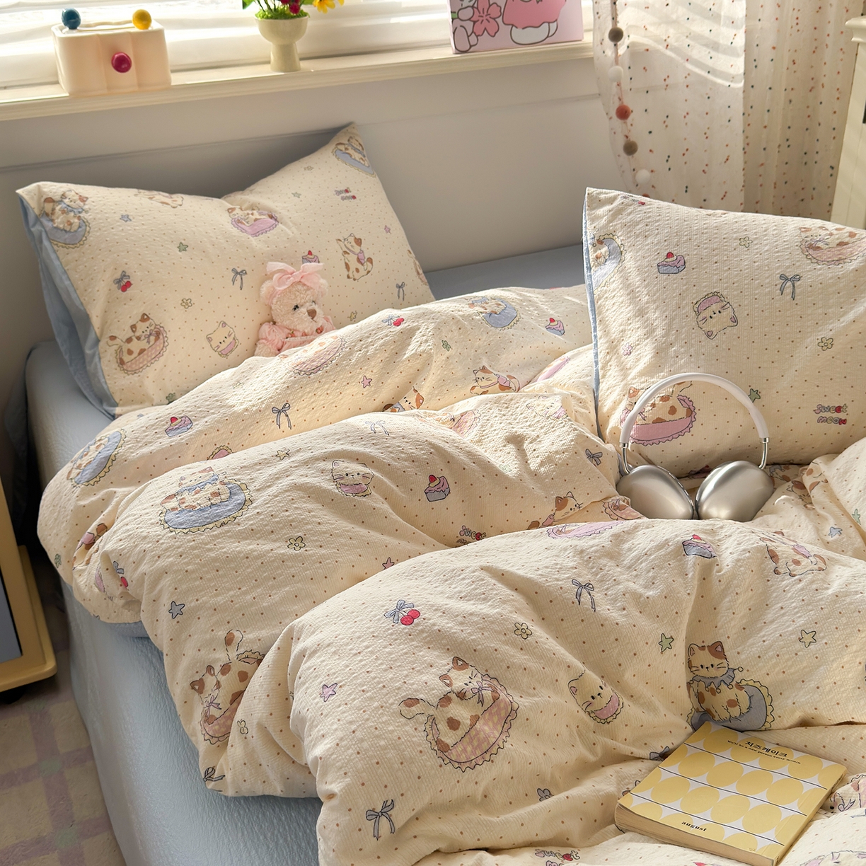 91家纺网 家纺一手货源 找家纺 优承佳生活馆 2026新款卡通小清新风格高克重超柔软糯泡芙双层纱面料三件套四件套单被套系列 （提供买家秀） 甜猫派对