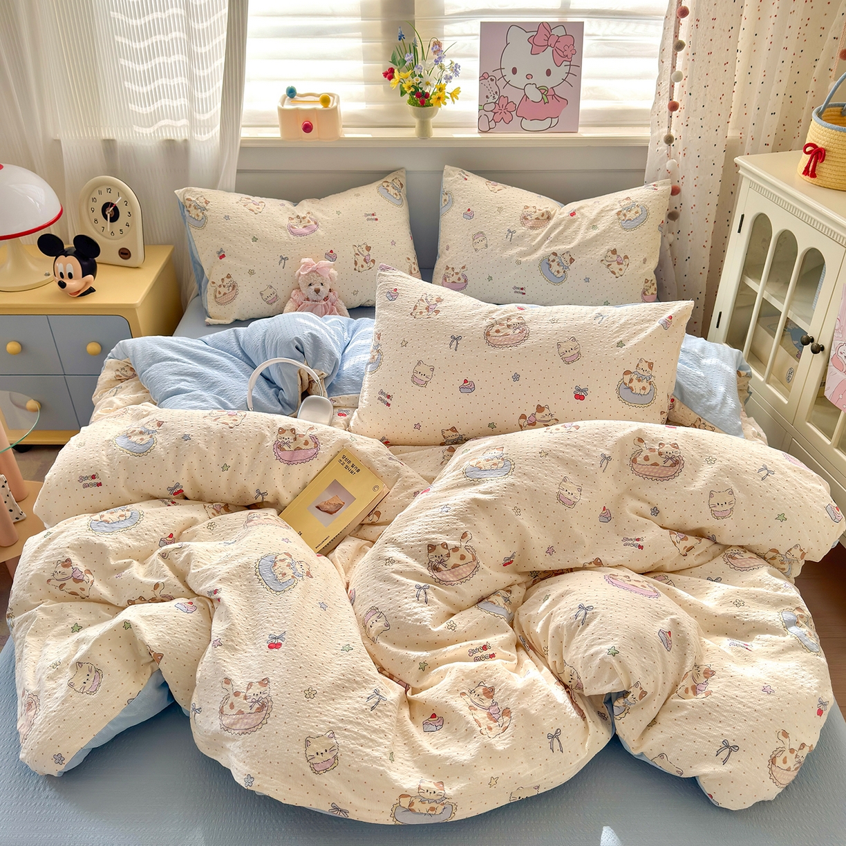 91家纺网 家纺一手货源 找家纺 优承佳生活馆 2026新款卡通小清新风格高克重超柔软糯泡芙双层纱面料三件套四件套单被套系列 （提供买家秀） 甜猫派对
